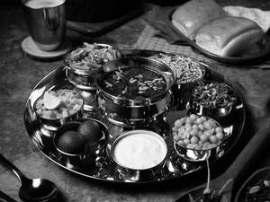 Misal Thali (700 Gm)