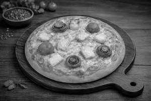 Mushroom paneer pizza         
