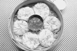 Veg Momos [6 Pieces]
