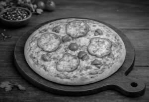 Mushroom capsicum pizza