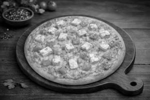 Tomato Paneer Pizza