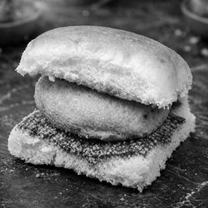 Thecha Vadapav