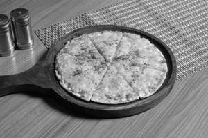 Classic Margherita Pizza                