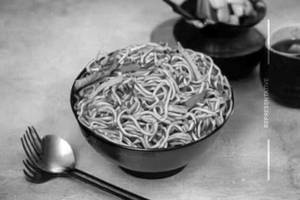 Veg chilly garlic noodles