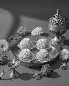 Bengali Laddu [Dorbesh] [4 Pieces]