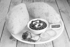 Chole Bhature [2 Pieces]