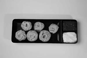 Steamed Veg Momos [6 Pieces]