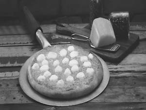 Queen cheese pizza