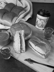 Maska Bun With Jam