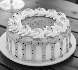 Small Birthday Cake Kiwi (250Gm)
