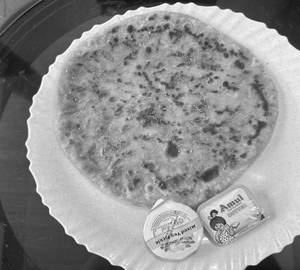 Pyaaz Paratha With Butter And Achaar