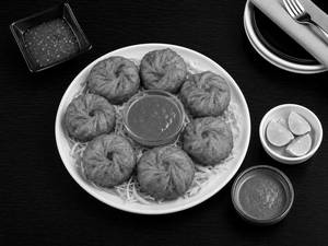 Veg Fried Momos [8 Pieces]