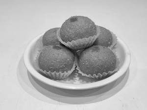 Plain Besan Laddu