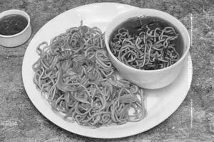 Gravy noodles   [egg]
