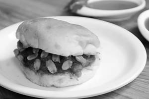 Jain dabeli