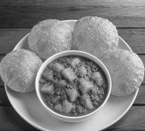 [4] Poori With Jeera Aloo Sabji