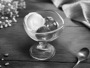 Gulab Jamun With Ice Cream