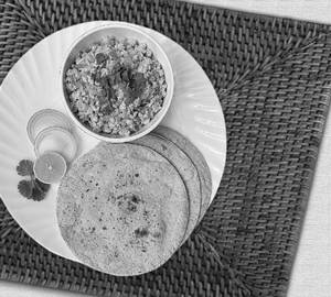 Egg bhurji [3 eggs] with 4 rotis