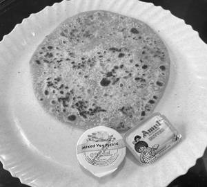 Methi Paratha With Butter And Achaar