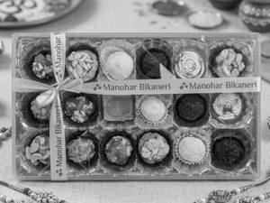 Kaju Mix Crystal Box [18 Pcs]