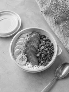 Strawberry Banana Greek Yoghurt Bowl