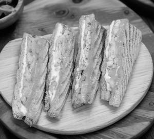 Chilly paneer sandwich [classic]