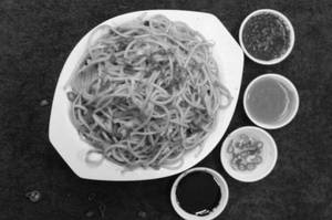 Egg Hakka Noodles