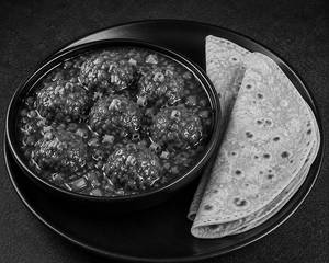 Veg Manchurian With 2 Piece Chapati