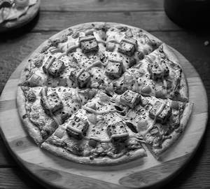 Tandoori paneer pizza