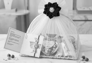Gift Hamper With Rakhi No 21