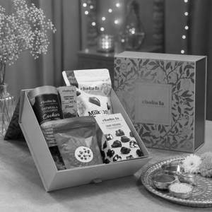 Luxury Celebration Small Hamper [Small, Serves 4]