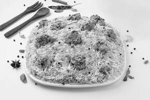 Lucknowi Reshmi Tikka Biryani Serves 4