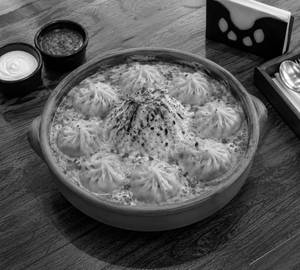Volcano Veg Momos (8 Pcs)