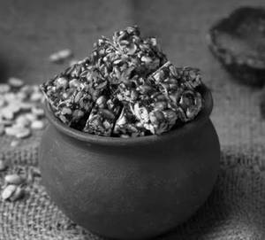 Karupatti Kadalai Mittai (Plam Jaggery Chikki) - 100g