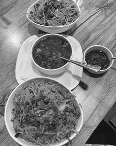 Veg schezwan noodles