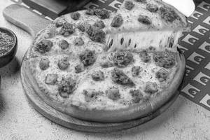 BBQ Chicken & Kheema Pizza