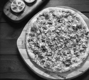 Tandoori chicken pizza