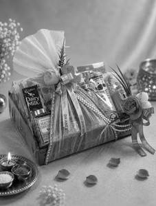 B2280e (Ch16) Assorted Hamper