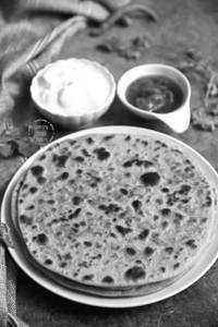 Aloo Paratha [2 pieces] With Curd