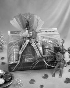 B1780e (Ch7) Assorted Hamper