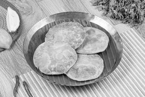 Peas Kochuri (4 Pcs)