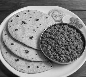 Pulka ( 3) With Chicken Keema Curry
