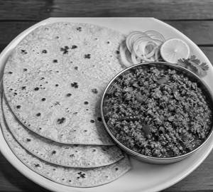 Chapati ( 3) With Chicken Keema Curry