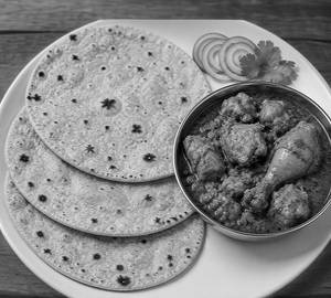 Chapati( 3) With Chicken Curry