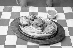 Grilled Chicken Tikka In Makhani Sauce Sizzler