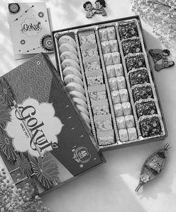 Rishtey Assorted Sweet Box (980 Gm)