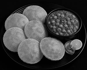 6 Poori With Chana Masala