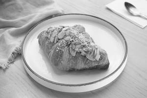 Almond Croissant [1 Piece]