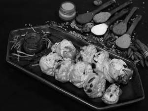 Afghani veg momos (8 Pieces)