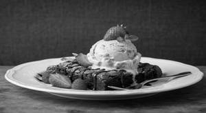 Brownie With Strowbery Icecream
